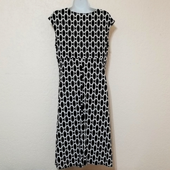 selina Studio black and white patterned dress. - Picture 4 of 8